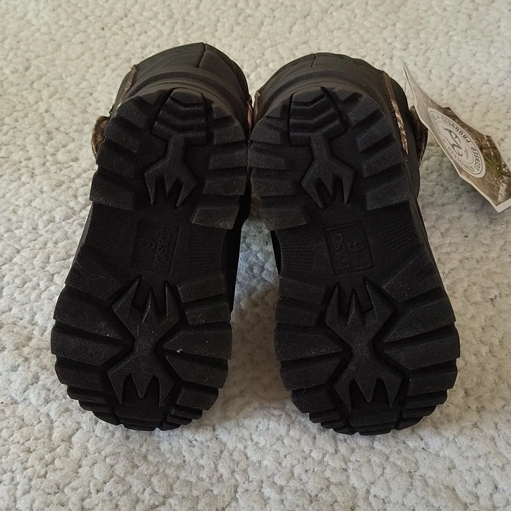 NWT Child's Camo/Black Itasca Snow Cat Winter Boots Size 6T